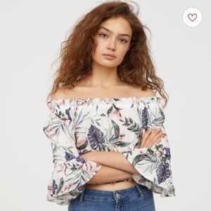 NEW! H&M off the shoulder ruffled sleeve crop